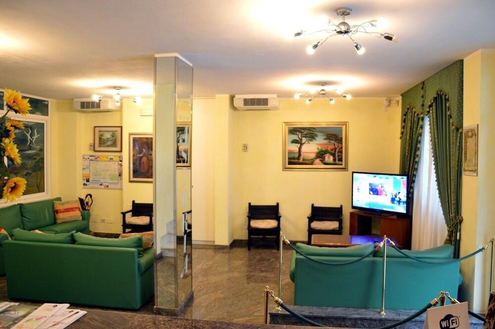 Hotel Astoria เวียเรจโจ ภายนอก รูปภาพ